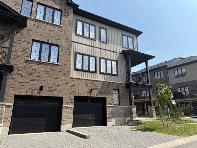 Photo du bâtiment - Beautiful 3+Den Townhouse * $2850+ * South...