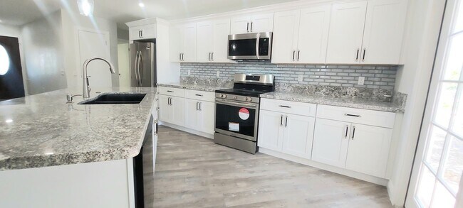 Foto del edificio - * UTILITIES INCLUDED * TOTALLY REMODELED 2X2