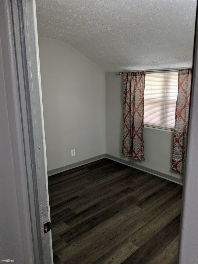 Building Photo - 3 br, 1 bath  - 121 Ledgecrest Ave A