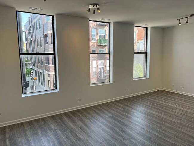 Foto del edificio - 1461 W Fullerton Ave