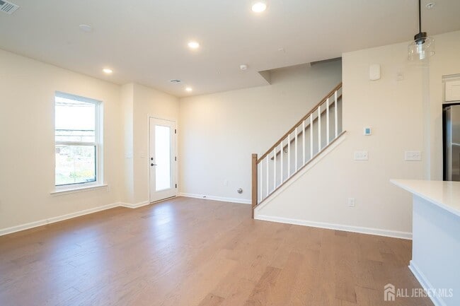 Foto del edificio - 220 Jessie Pl