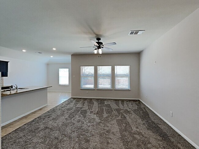 Building Photo - 808 Hutchins Dr