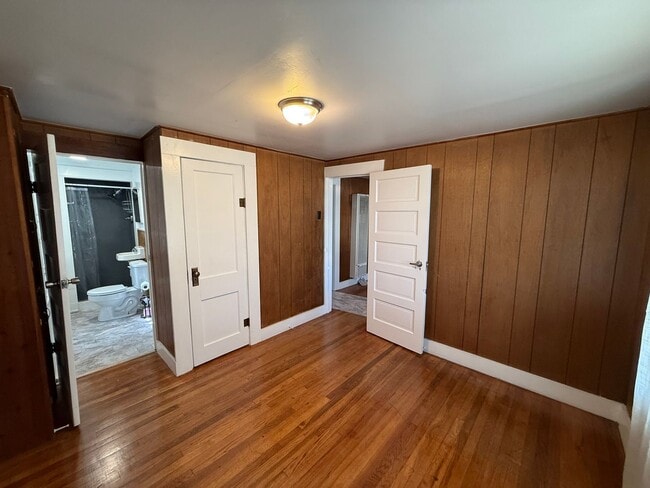 Building Photo - Charming 2 Bedroom 1 Bath Home