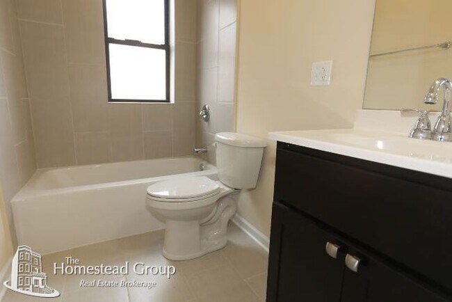 Building Photo - 3119 W Lawrence Ave