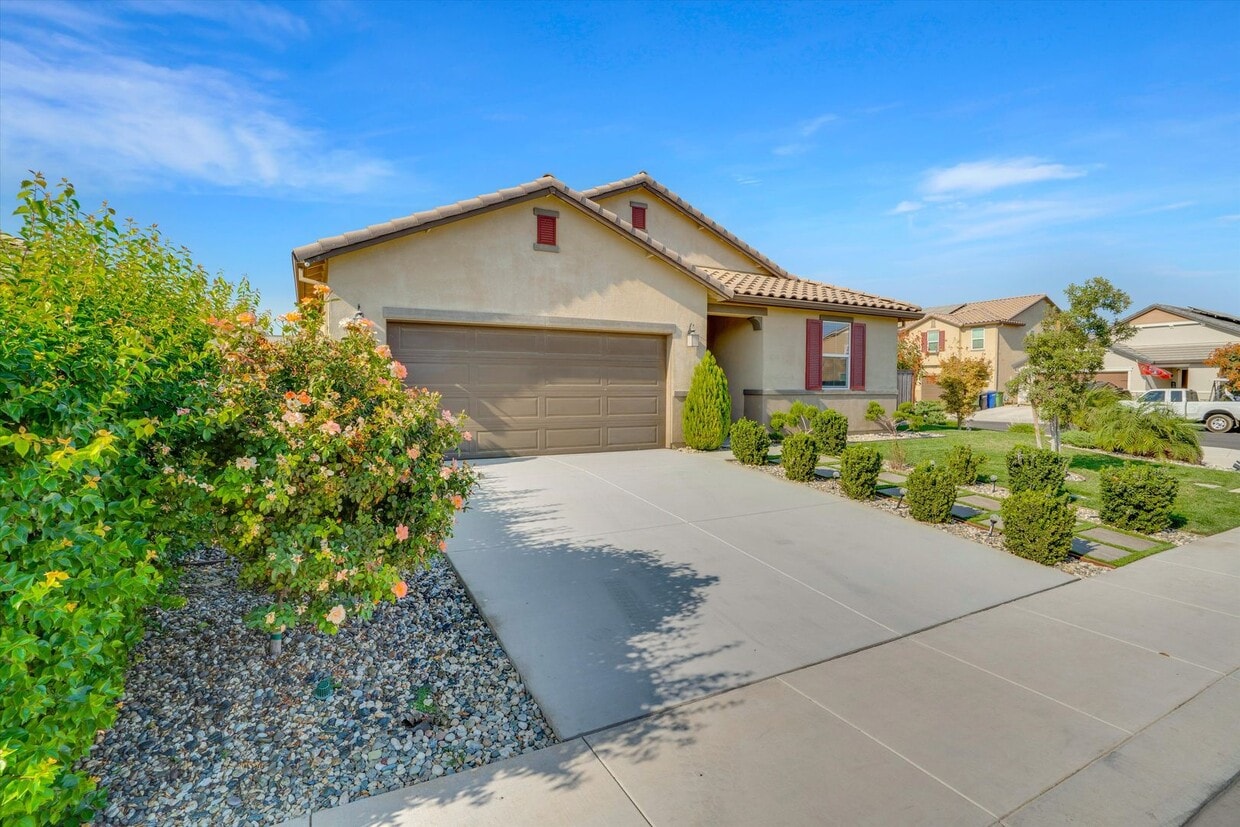 Foto principal - Beautiful 4 Bedroom 2 Bath in Patterson, C...