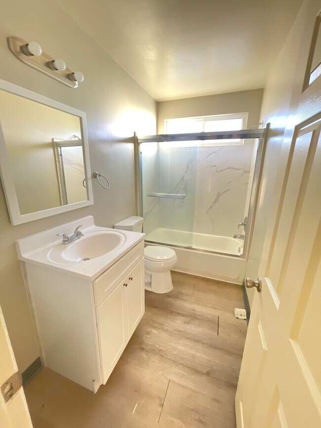 Foto del edificio - 8720 Orion Ave