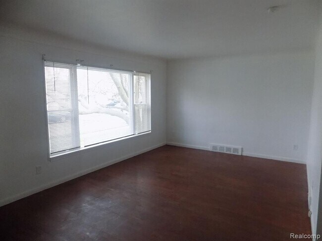 Building Photo - 24893 Lambrecht Ave
