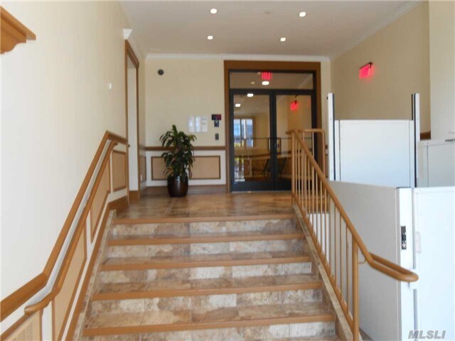 Building Photo - 39 Mineola Blvd