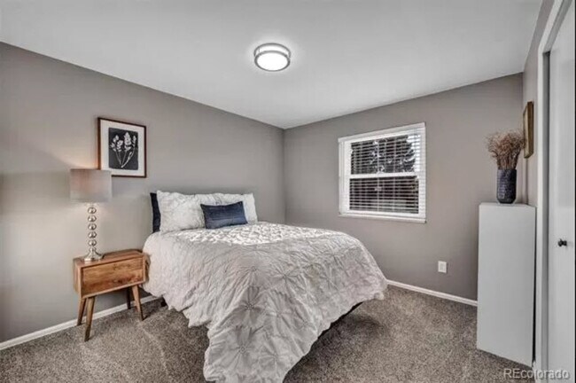 Foto del edificio - 10970 Kendall Way