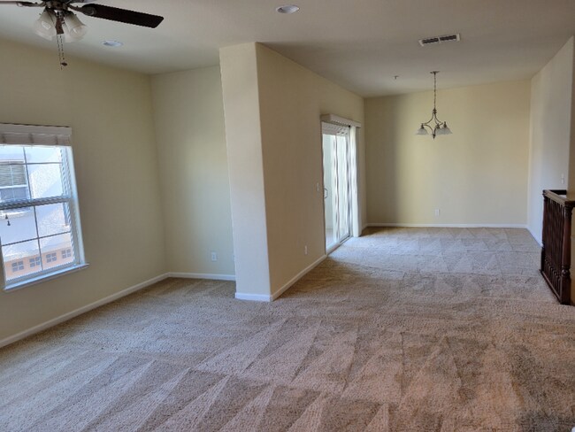 Building Photo - 3301 N Park Dr