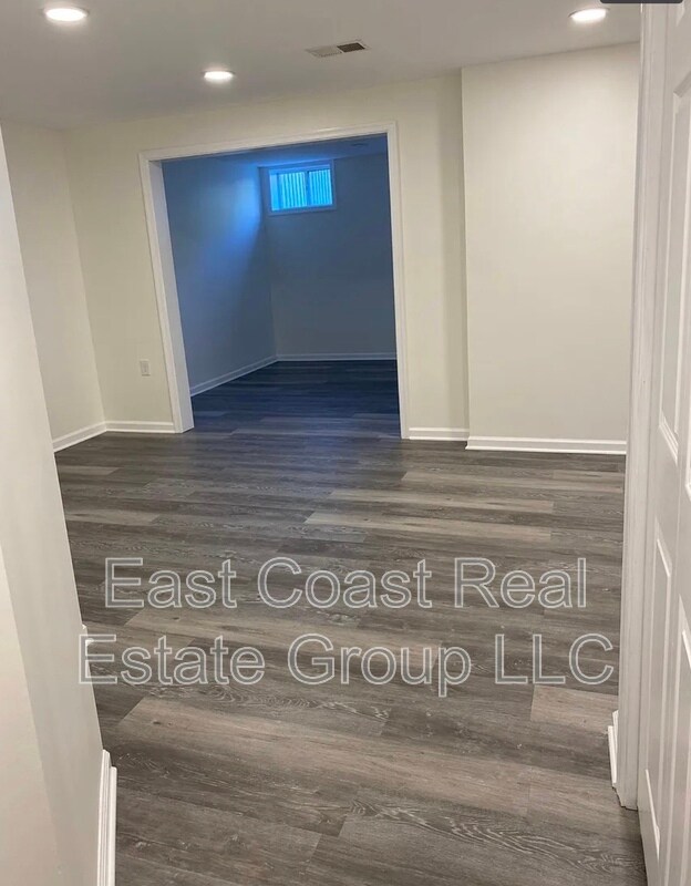 Foto del edificio - 27 Dunlap Dr