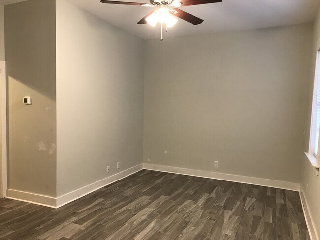 Foto del edificio - New Listing! Pearl Street Apartment