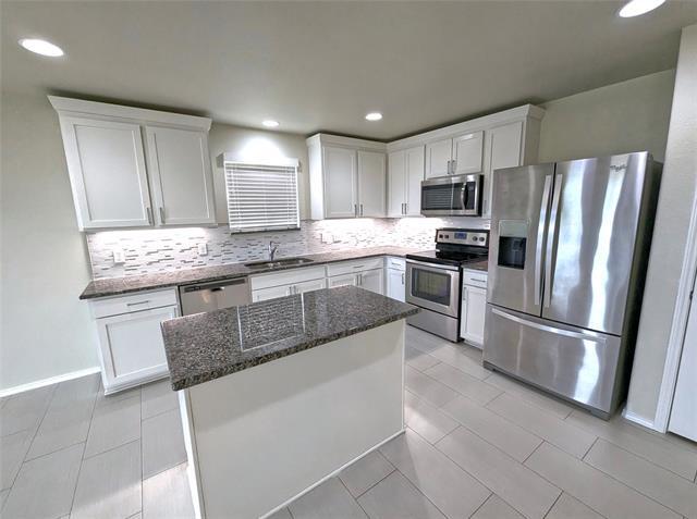 Foto del edificio - 704 Rivers Creek Ln