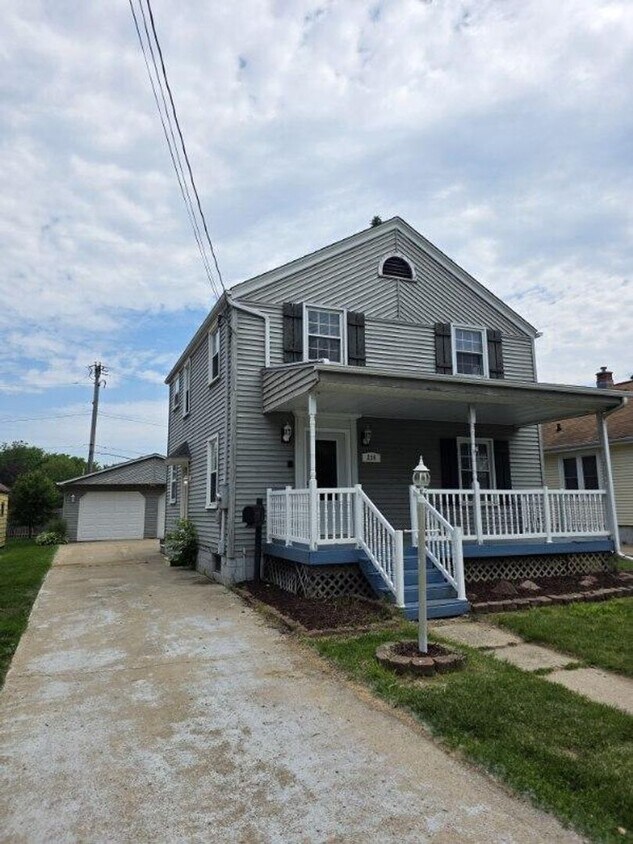 Primary Photo - 226 Lake St