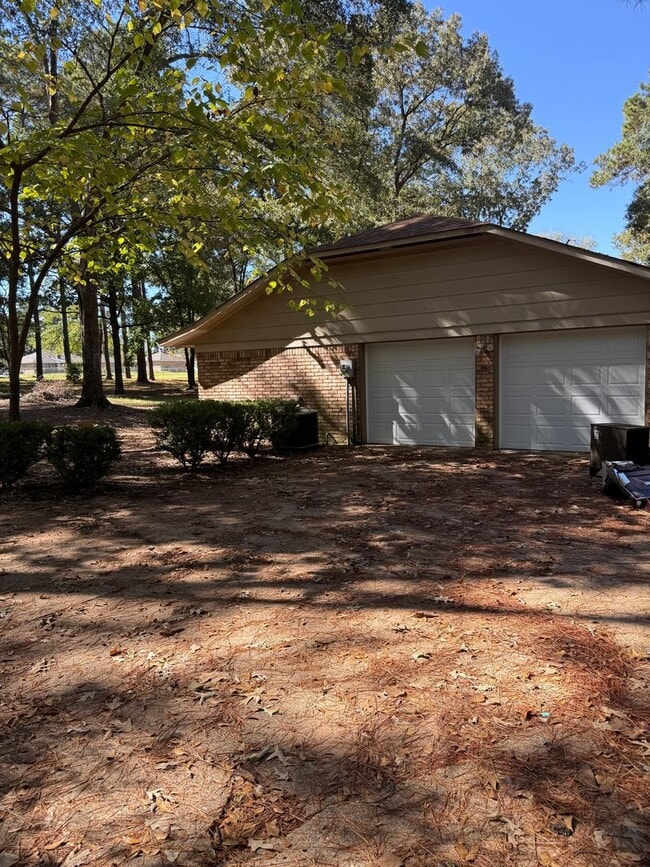 Building Photo - 8429 Kelly Ln Building Photo - 8429 Kelly Ln