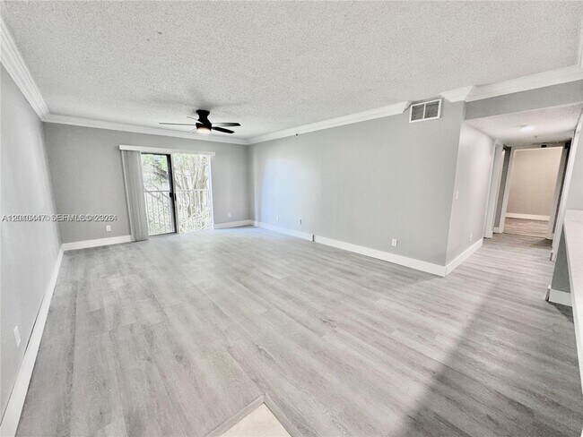 Foto del edificio - 9907 Westwood Dr