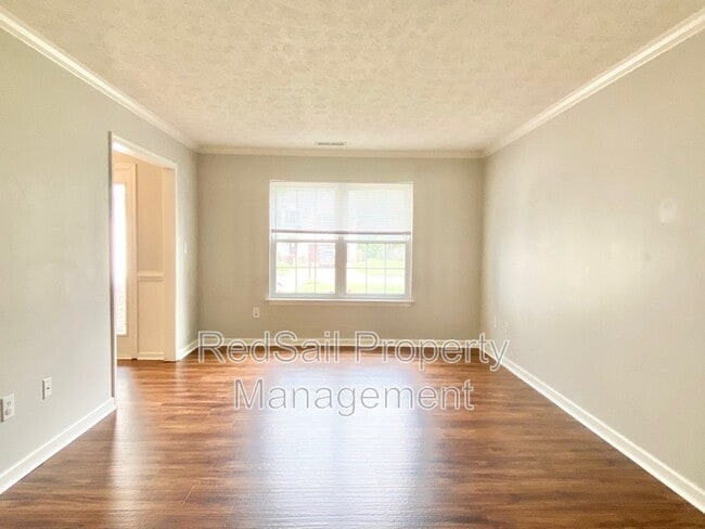 Building Photo - 200 Halles Run