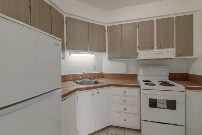 Building Photo - 2285 Rue St Mathieu