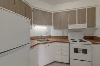 Building Photo - 2285 Rue St Mathieu