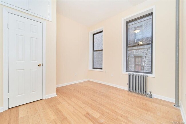 Building Photo - 691 10th Ave