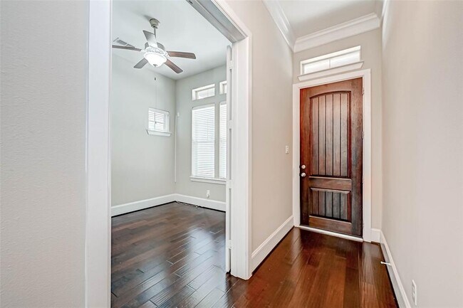 Foto del edificio - 6711 Saxton Manor St