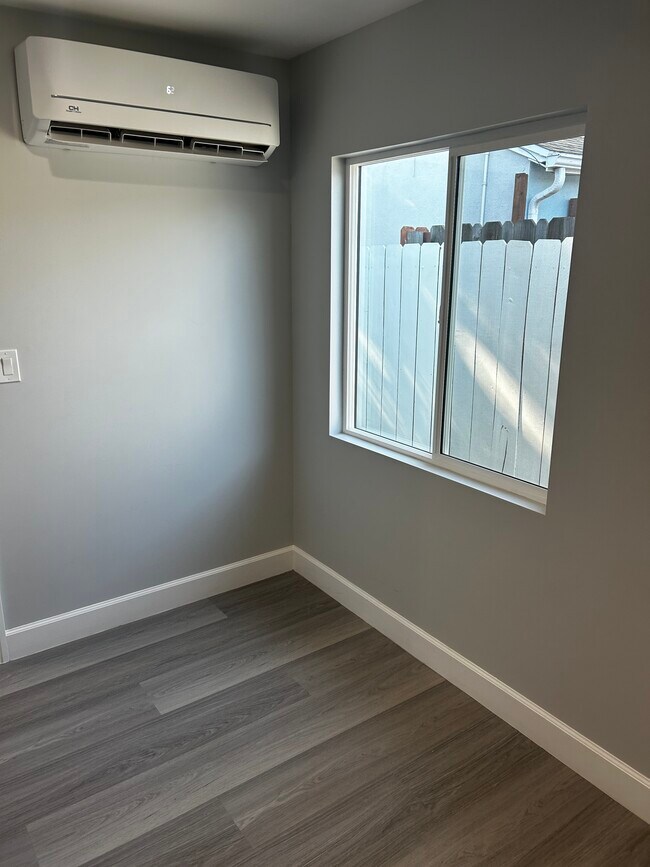 Foto del edificio - 7814 Lindley Ave