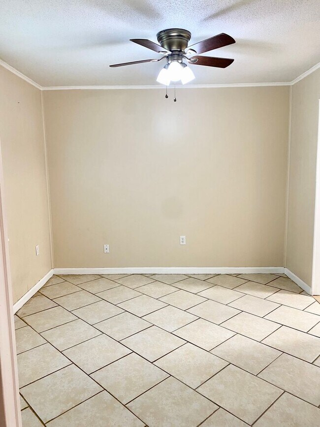 Foto del edificio - Available Now *Whitfield Park* 3BR/2BA home with Fenced backyard- Good schools!