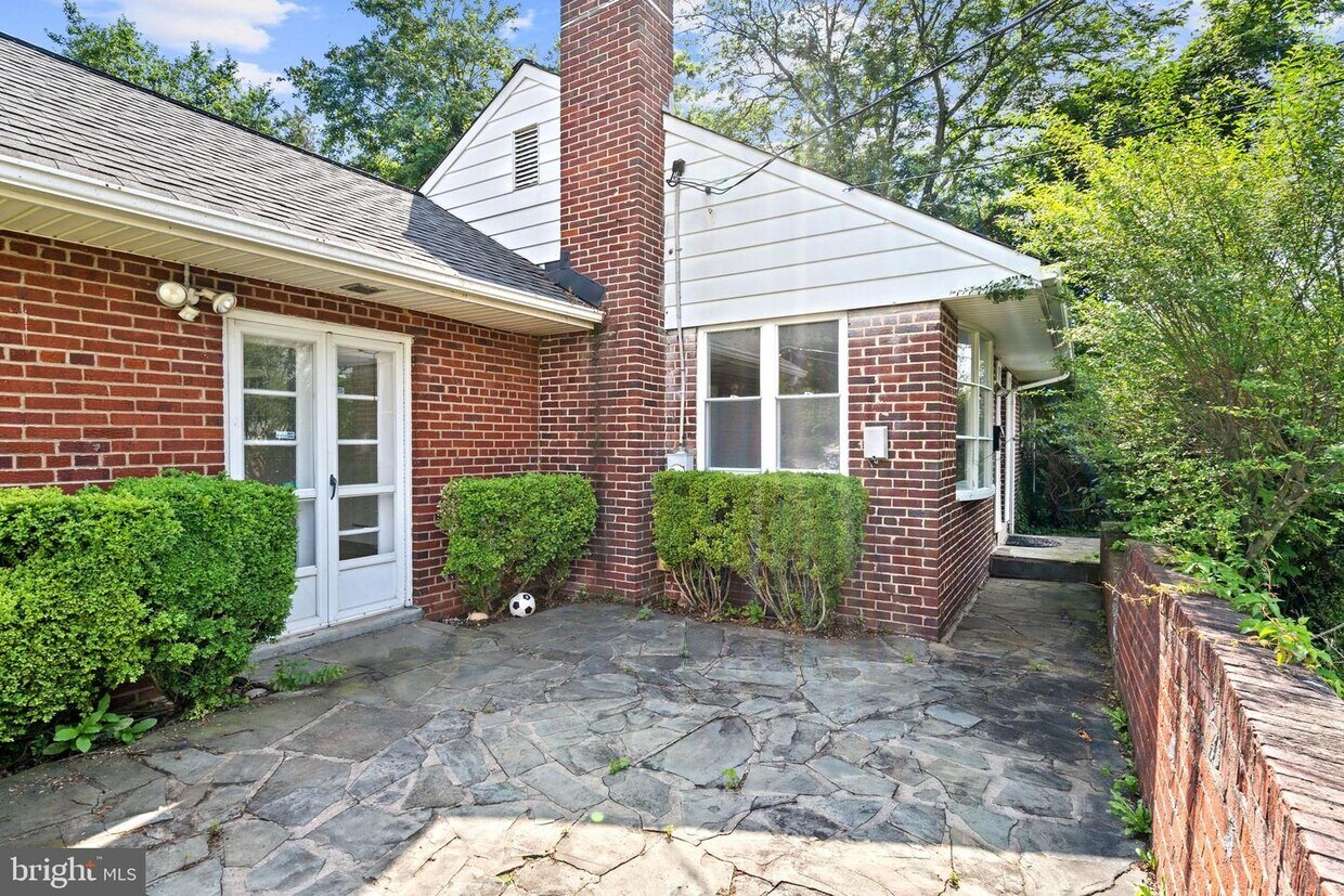 Primary Photo - 7017 Hickory Hill Rd