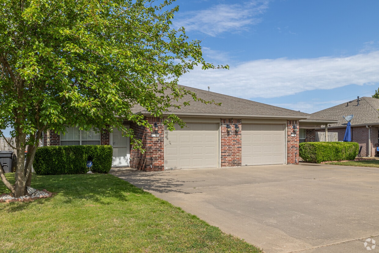 Building Photo - 3066 Memory Ln