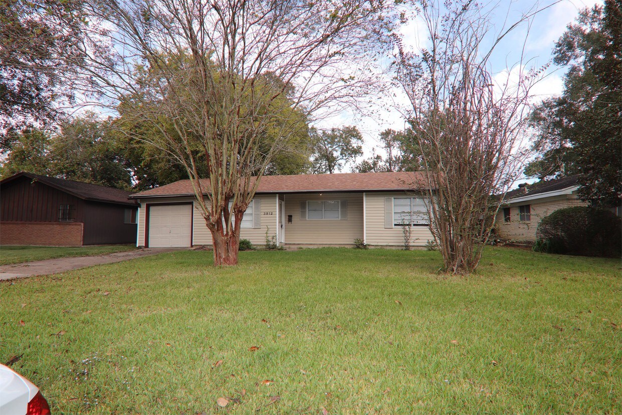 Primary Photo - 3912 Broadmoor Dr