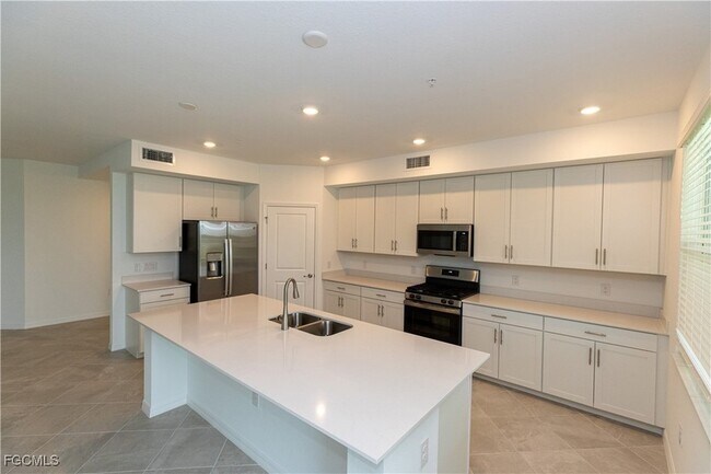 Foto del edificio - 16524 Kingwood Ln