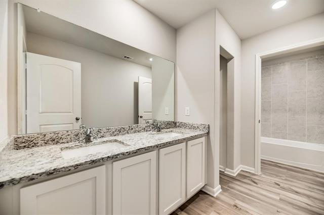 Foto del edificio - 2100 Brentwood Dr