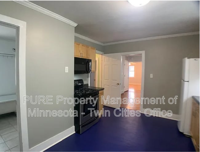 Building Photo - 294 Banfil St
