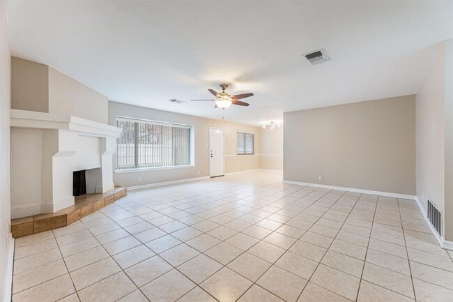 Building Photo - 12914 Pegasus St