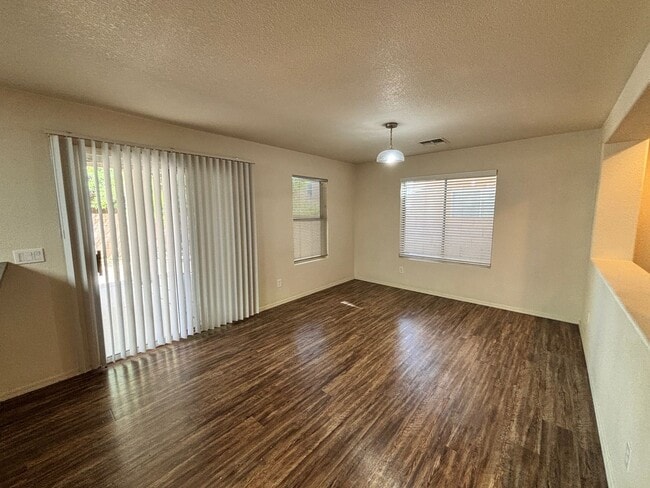 Building Photo - 1051 W Sea Lion Dr