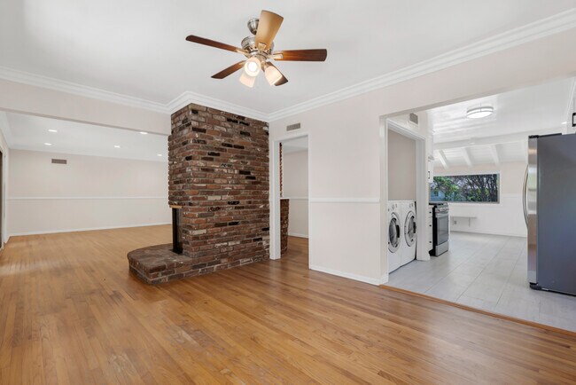 Building Photo - 4850 Excelente Dr