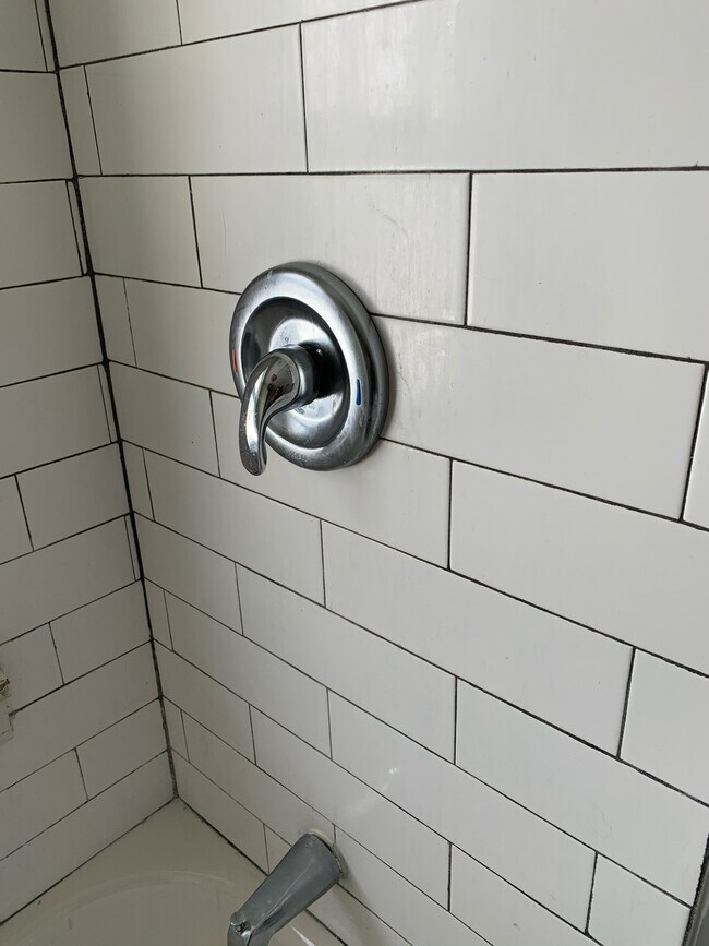 Foto del edificio - 90 Roswell Ave