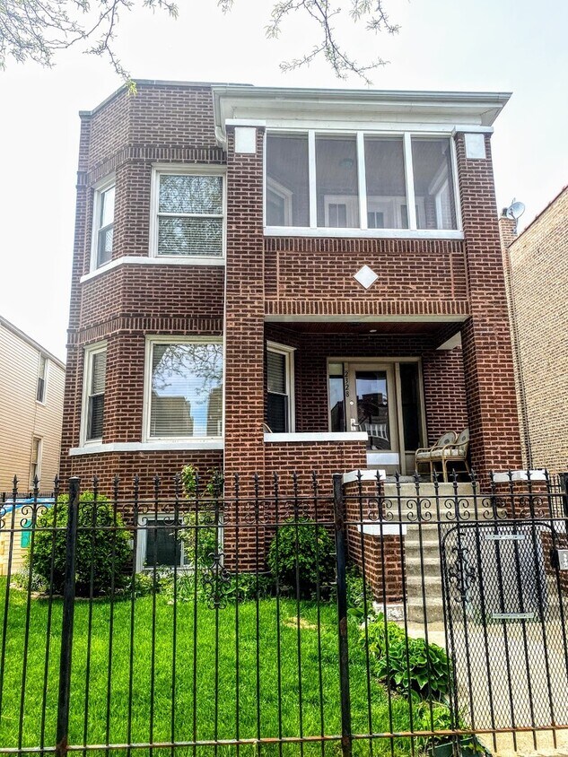 Primary Photo - 2328 N Kostner Ave