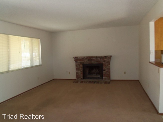 Building Photo - 73632 Sunnyvale Dr