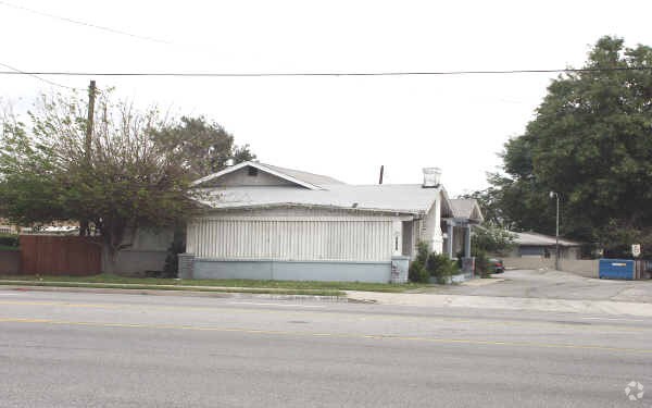 Primary Photo - 4036-4040 Temple City Blvd