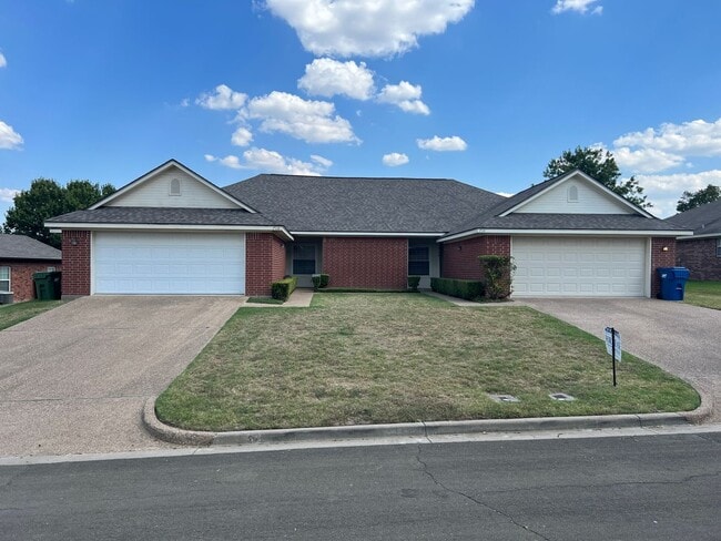 Building Photo - Duplex
