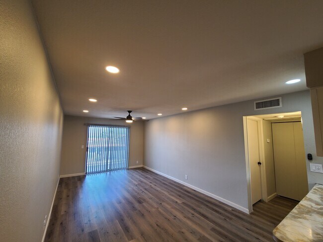 Foto del edificio - 256 Lake Havasu Ave S