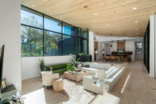 Foto del edificio - 2404 Rock Terrace Cir