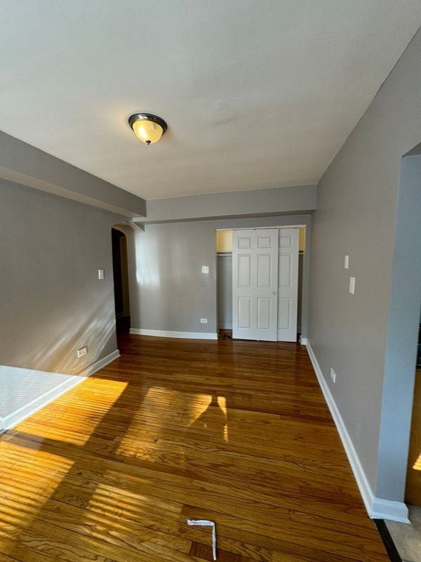 Building Photo - 1127 E 81st St