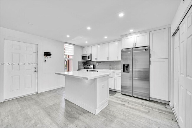 Foto del edificio - 14145 Kendale Lakes Cir