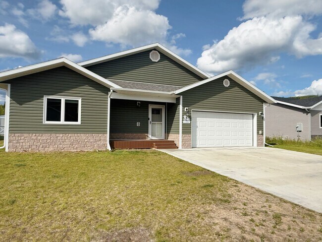 Foto del edificio - Modern 3-Bedroom Ranch Home w/ garage for Rent - Near Fort Wainwright