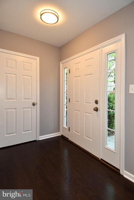 Building Photo - 990 Harrison Cir