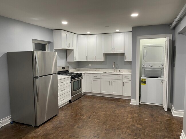 Foto del edificio - 9838 Roosevelt Rd