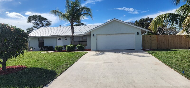 Foto principal - 19945 Gardenia Dr