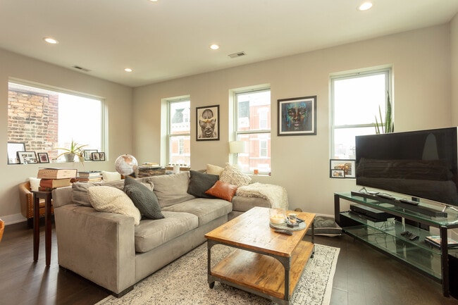 Building Photo - 1906 S Loomis St